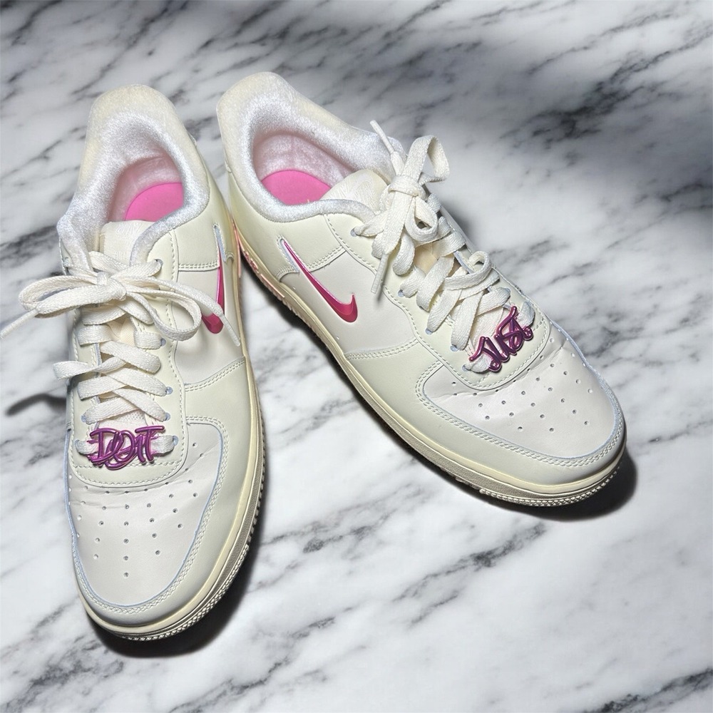 Nike‎ White With Pink Fashion Shoes Sneakers Size 9